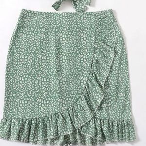 Flowy green zip patterned skirt